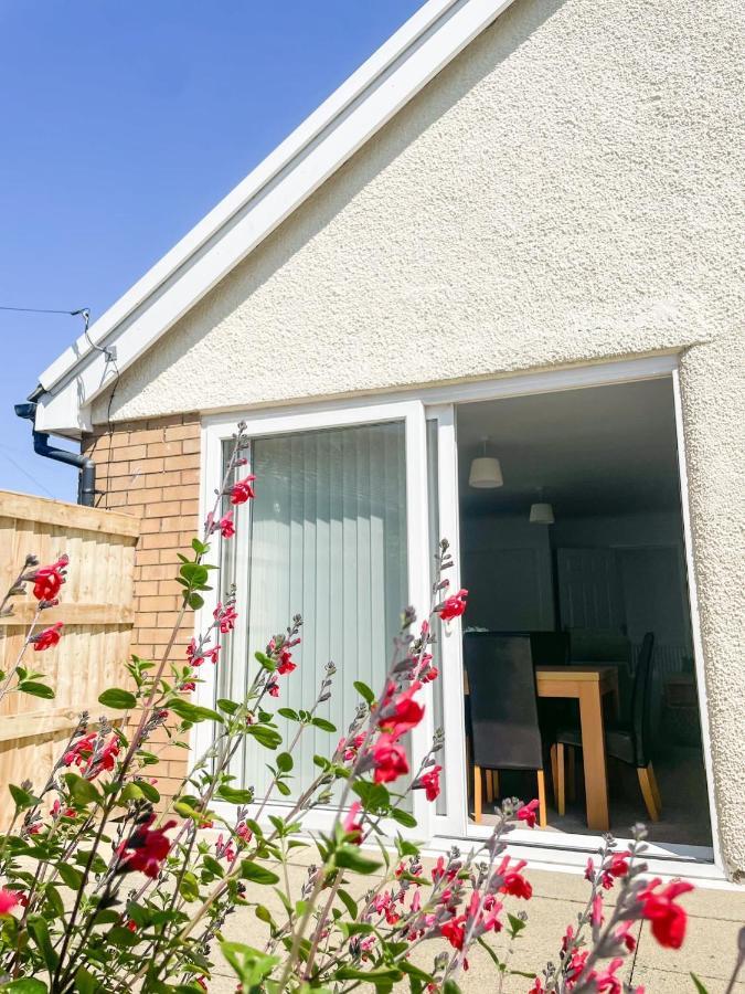 Lovely Bungalow Close To Beach Villa Prestatyn Exteriör bild